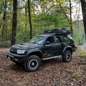 01 4Runner with CVT roof top tent