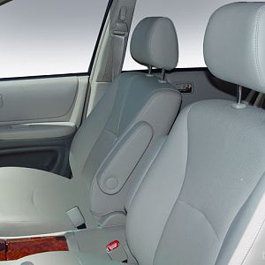 2007_toyota_highlander_frontseat