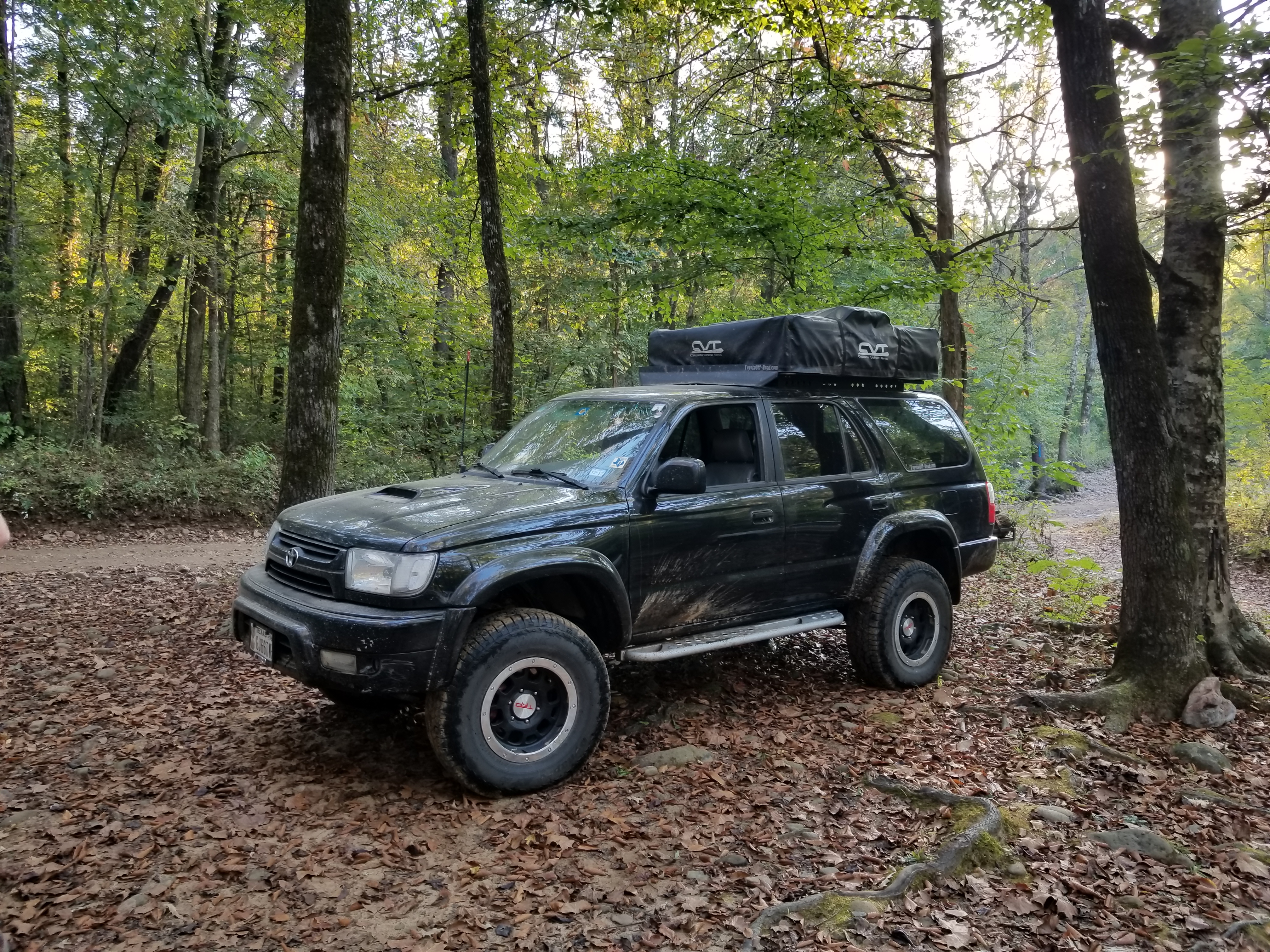 01 4Runner with CVT roof top tent