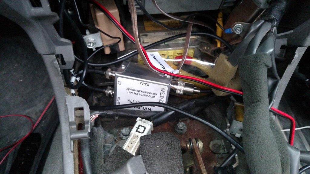 Radio and CB antenna combo box